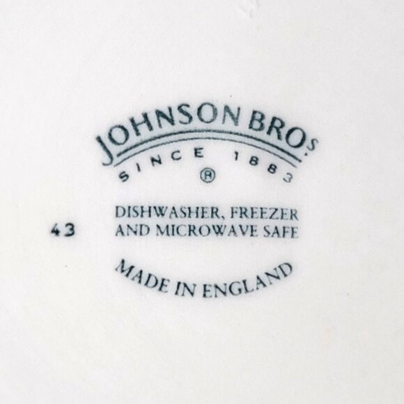 Johnson Brothers Blue Willow Salad Serving Bowl, Blue and White Bowl 10.25" - Picture 6 of 6